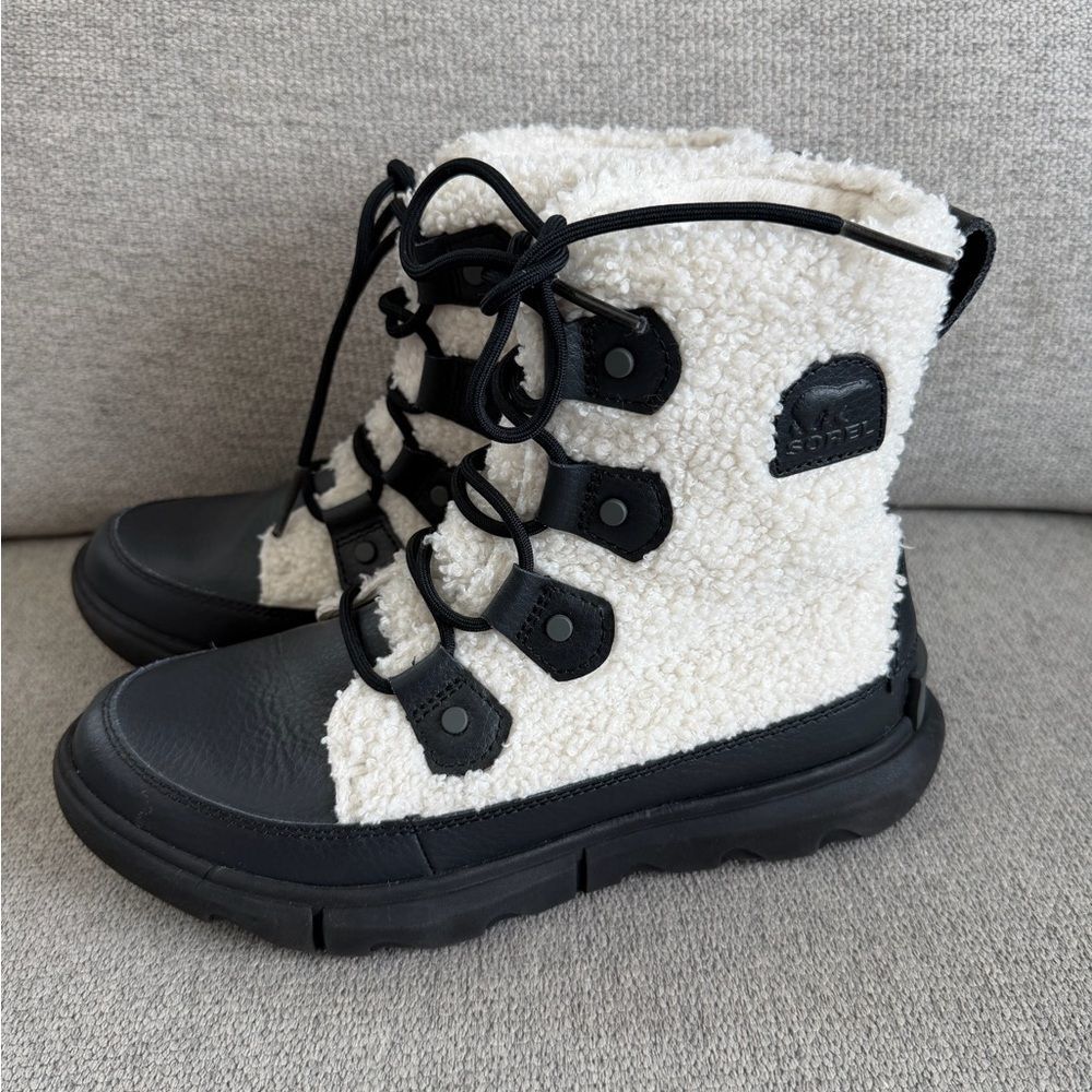 EUC Sorel Women’s Explorer II Joan Cozy Black White Sherpa Fleece Boots Size 6.5